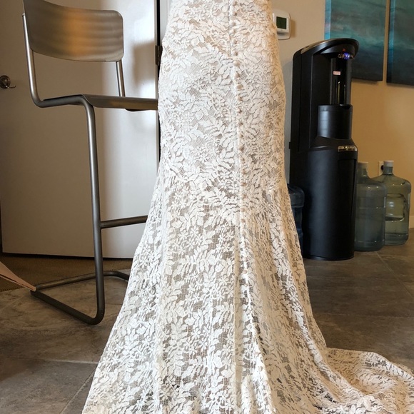 Wedding dress - Picture 3 of 8